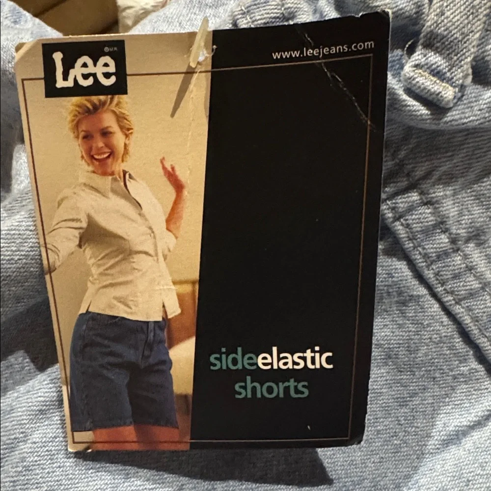 Deadstock 1990s Lee 100% Cotton High-Waist Side Elastic Light Wash‎ Denim Shorts